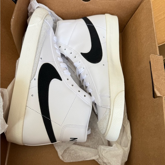 Nike Blazer Vibtage Mid ‘77 sz 10.5 Men's White and Black High-Top Sneakers NWB - Picture 2 of 6